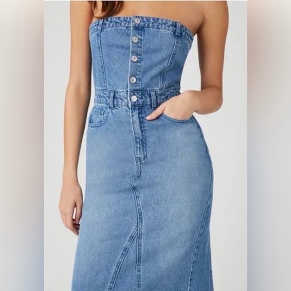 Sincerly Jules Dresses & Skirts - Sincerely Jules Denim Strapless Midi Dress Back Slit Size Medium NWT